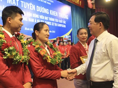 Bình Định tuyên dương, khen thưởng các VĐV, HLV đạt thành tích xuất sắc tại SEA Games 32