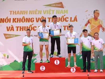 Thanh niên Việt Nam nói không với thuốc lá và thuốc lá điện tử