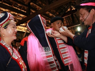 Nâng cao nhận thức thực hiện nếp sống văn minh trong việc cưới, việc tang, lễ hội: Đẩy lùi hủ tục