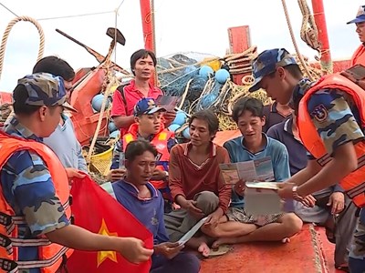 Đồng hành cùng ngư dân bám biển, chung sức gỡ “thẻ vàng” IUU