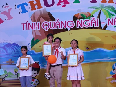 Quảng Ngãi: Giải thưởng Mỹ thuật “Biển, đảo quê hương trong mắt em”