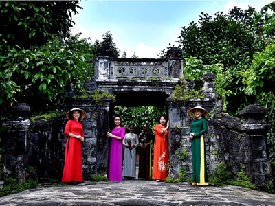 Phiên chợ quê tại làng cổ Lộc Yên