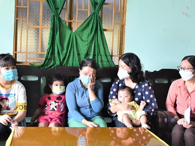 Trại hè “Hoa hướng dương”: Cuộc hội ngộ của trẻ mồ côi và mẹ đỡ đầu