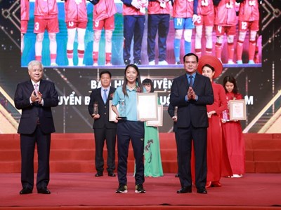 Đội tuyển Bóng đá nữ quốc gia được vinh danh tại chương trình Vinh quang Việt Nam