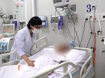 Cả gia đình nhập viện, một người tử vong nghi do ăn nhầm nấm độc