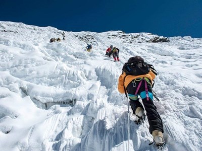 Cảnh báo mùa nguy hiểm khi chinh phục đỉnh núi Everest