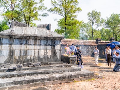 Hơn 6 tỉ đồng tu bổ lăng mộ Hoàng Thái hậu Từ Dụ