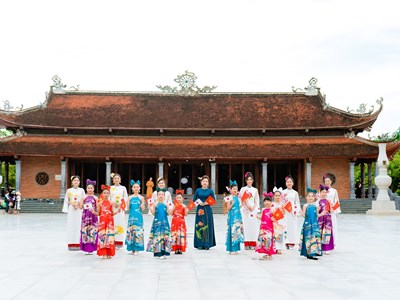 Ấn tượng bộ sưu tập Áo dài tôn vinh văn hóa Việt - Nhật