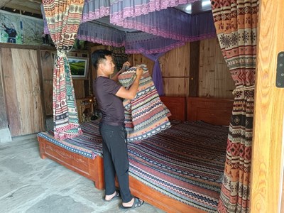 Chàng trai Dao Tiền bỏ phố về quê làm du lịch