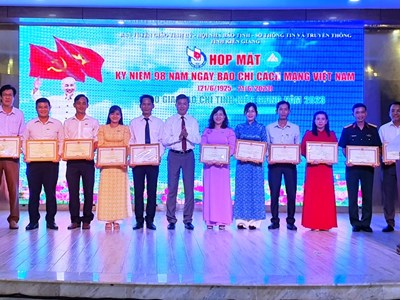 Kiên Giang họp mặt và trao Giải báo chí Kiên Giang năm 2023