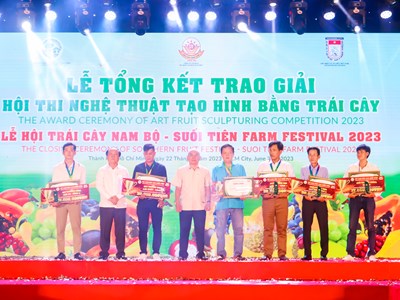Trao giải “Hội thi Nghệ thuật tạo hình bằng trái cây” tại TP.HCM