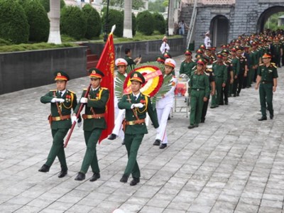 Truy điệu, an táng hài cốt liệt sĩ quân tình nguyện Việt Nam hy sinh tại Lào