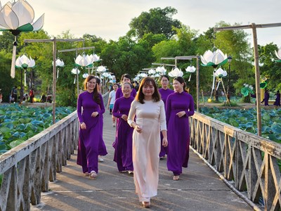 Trải nghiệm nhiều hoạt động văn hóa du lịch tại “Ngày hội Sen Huế 2023”