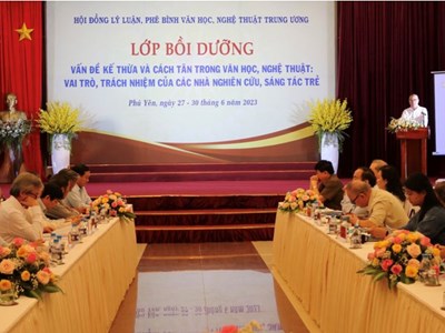 Khai mạc lớp bồi dưỡng lý luận, phê bình văn học, nghệ thuật