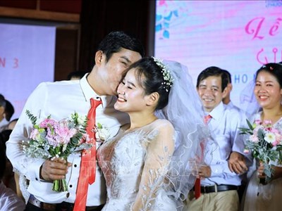 Tình cảm gia đình trong xã hội hiện đại