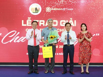 Trao giải cuộc thi viết “Cha và con gái”