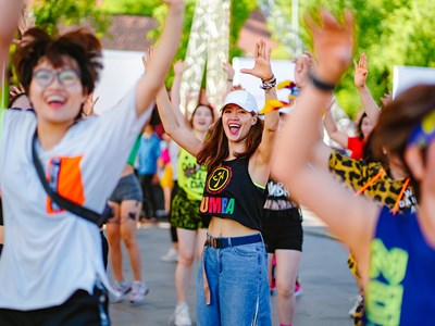 Lan tỏa năng lượng tích cực từ những bước nhảy sôi động của zumba
