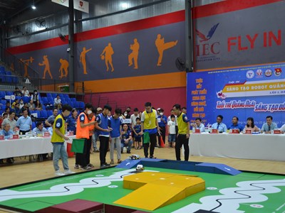 Cuộc thi sáng tạo robot lần đầu tiên tại Quảng Ngãi