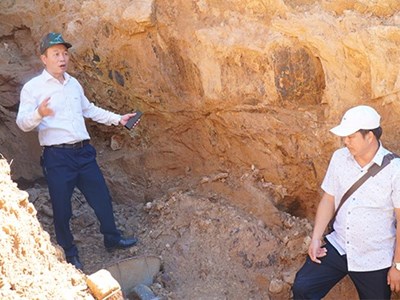 Kiểm tra các điểm khai thác vàng, tìm nguyên nhân ô nhiễm nước sông Đakrông