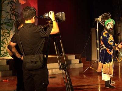 Người trẻ “se sợi kết tâm” cho hát Bội