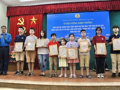 Công đoàn Bộ VHTTDL: Lễ báo công dâng Bác và trao thưởng học sinh đạt thành tích cao
