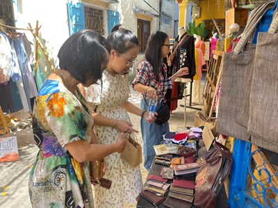 Rộn ràng những phiên chợ xanh ở “Xóm thủ công”