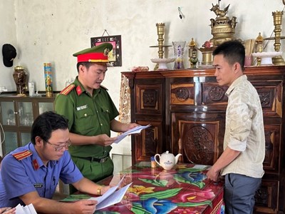 Bắt tạm giam một viên chức văn phòng đăng ký đất đai ở Quảng Ngãi