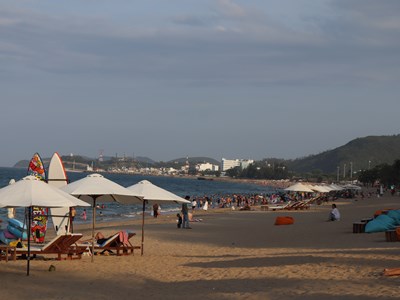 Khánh Hòa: Chỉ được đặt ghế, dù kinh doanh trên bãi biển Nha Trang từ 8 giờ đến 16 giờ