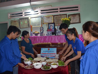 Ấm lòng “bữa cơm tri ân”