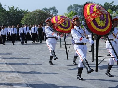 Dâng hương tưởng niệm Chủ tịch Hồ Chí Minh, Anh hùng liệt sĩ tại Thanh Hóa