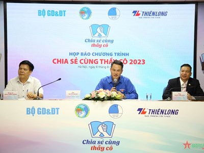 Tuyên dương thầy, cô giáo tiêu biểu giảng dạy ở các xã khó khăn