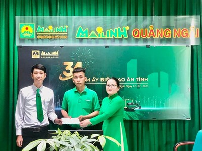 Tài xế xe taxi chủ động trả lại cho khách du lịch hơn 400 triệu đồng tiền chuyển nhầm