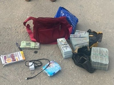 Phát hiện hai vụ vận chuyển ngoại tệ và ma túy trái phép