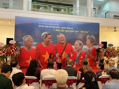 Ra mắt sách ảnh về tử tù, cựu tù Côn Đảo và biệt đội rà phá bom mìn