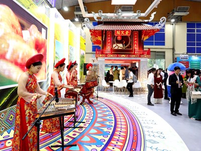 Đề nghị xây dựng một Chiến lược tổng thể về quảng bá, xúc tiến du lịch Việt Nam