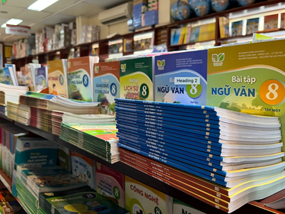 Bảo đảm sách giáo khoa và giáo viên kịp thời cho năm học 2023 - 2024