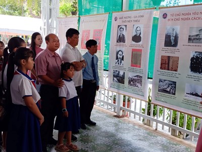Triển lãm ảnh chuyên đề “Cuộc đời, sự nghiệp của Chủ tịch Tôn Đức Thắng”