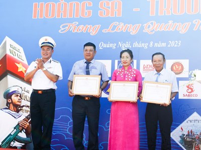 Triển lãm ảnh “Hoàng Sa - Trường Sa trong lòng Quảng Ngãi”