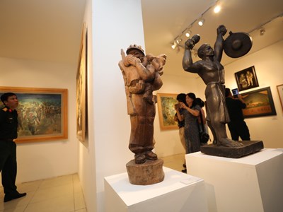 Triển lãm mỹ thuật "Dòng thời gian"