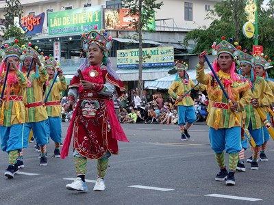 Độc đáo Lễ hội đường phố Sắc màu Bình Thuận