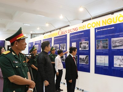 Khai mạc Triển lãm “Hồ Chí Minh - Chân dung một con người”