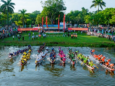 Tưng bừng giải đua ghe truyền thống trên sông Hương