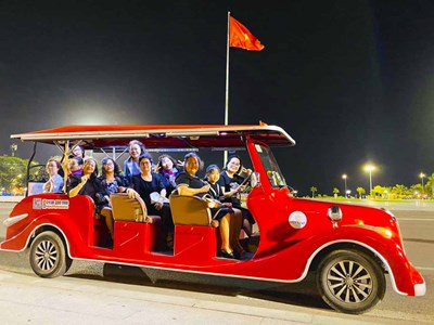 Thành phố xanh hút khách du lịch bằng xe điện