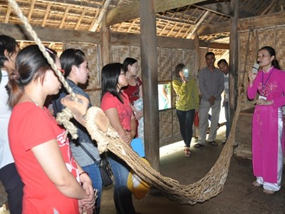 Hàng ngàn người dân về thăm quê Bác trong dịp nghỉ lễ 2.9