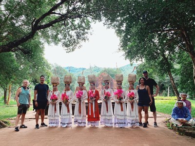 Độc đáo điệu múa “đội Ciet” dưới chân tháp Mỹ Sơn