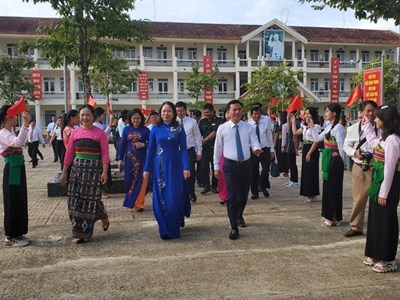 Phó Chủ tịch nước Võ Thị Ánh Xuân dự Lễ khai giảng tại Trường THPT Dân tộc nội trú Ngọc Lặc, Thanh Hoá