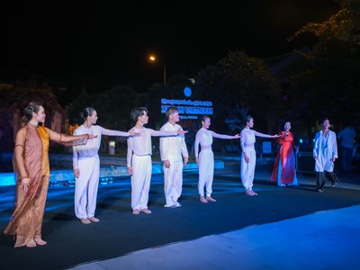 Biểu diễn nghệ thuật múa đương đại “XPO in Viet Nam” tại phố cổ Hội An