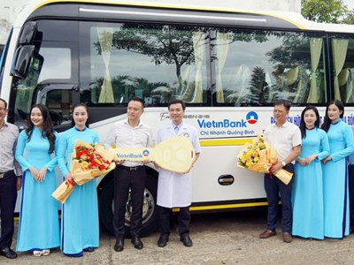 Quảng Bình: Trao tặng xe ô tô phục vụ hiến máu nhân đạo