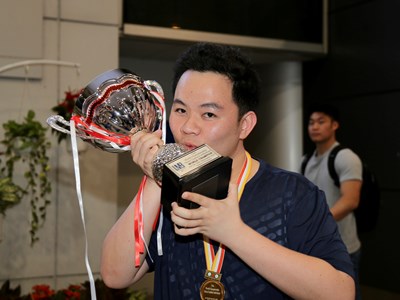 Bao Phương Vinh được thưởng nóng sau chức vô địch thế giới