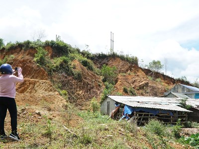 Sống thấp thỏm trong khu vực nguy cơ sạt lở
